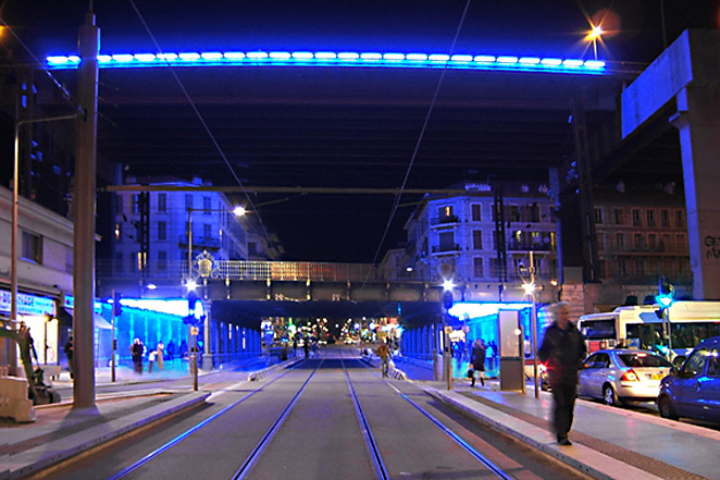 Gunda Foerster, BLUE, fluorescent tubes, SNCF bridges, Nice | permanent piece since 2007_2