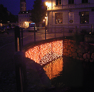 Gunda Foerster, LIGHT FALL, light bulbs, Wismar, 2005_1Glühbirnen, Wismar, 2005_1