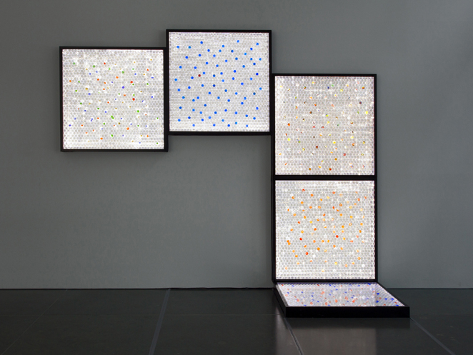 Gunda Foerster, MARBLES, glass marbles, LED, 2013_3