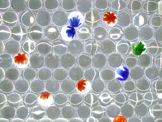 Gunda Foerster, MARBLES, glass marbles, LED, 2013_6