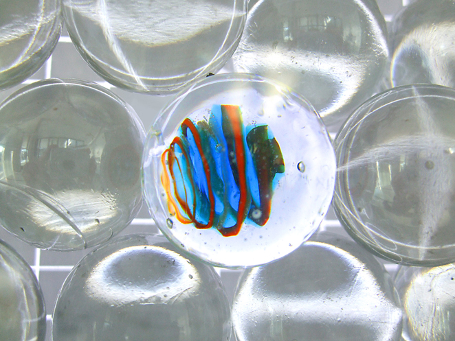 Gunda Foerster, MARBLES, glass marbles, LED, 2013_7