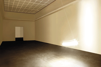 Gunda Forster, PENDULUM, light bulb, 7 pieces in 7 rooms, Kunstverein Hannover, 2001_4