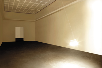 Gunda Forster, PENDULUM, light bulb, 7 pieces in 7 rooms, Kunstverein Hannover, 2001_5