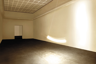 Gunda Forster, PENDULUM, light bulb, 7 pieces in 7 rooms, Kunstverein Hannover, 2001_6