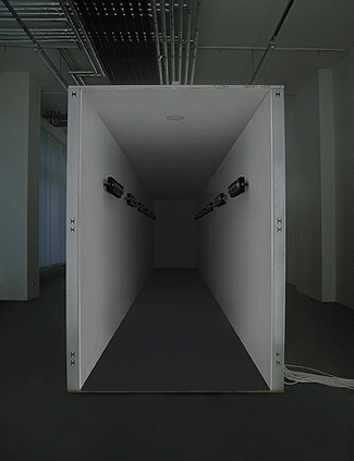 Gunda Forster, TUNNEL, spotlights + sound, 2002_1