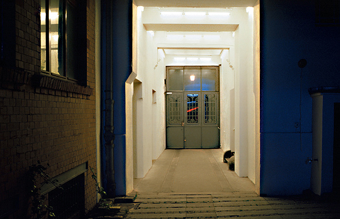 Gunda Forster, 5 PASSAGES, fluorescent lamps, Sophie-Gips-Höfe, Berlin | permanent piece since 1997_2