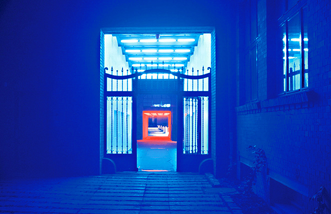 Gunda Forster, 5 PASSAGES, fluorescent lamps, Sophie-Gips-Höfe, Berlin | permanent piece since 1997_3
