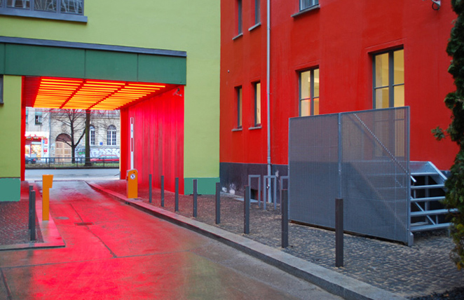 Gunda Foerster, G212, fluorescent tubes + colour, Berlin | permanent piece since 2009_3