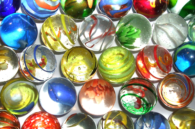 Gunda Foerster, MARBLES, glass marbles, LED, 2013_10